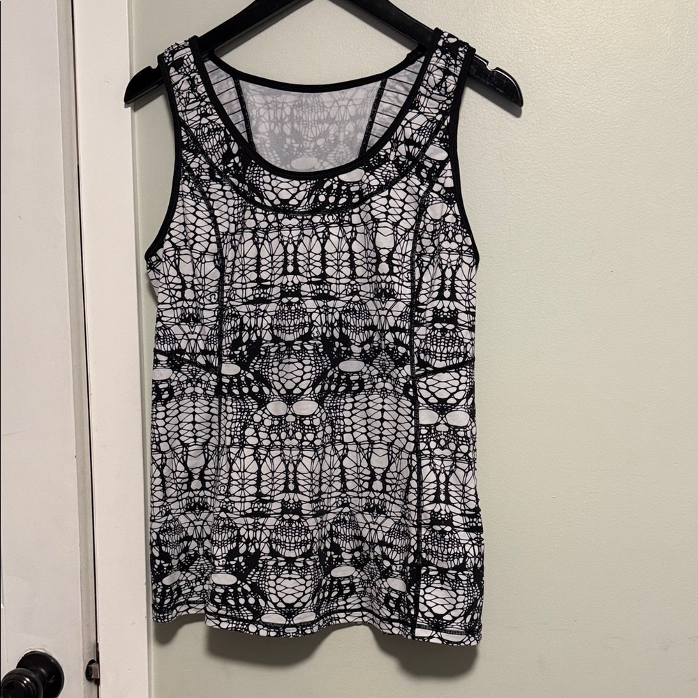 Lululemon Athletica Vintage Monochrome Lace Pattern Tank Top - 10
